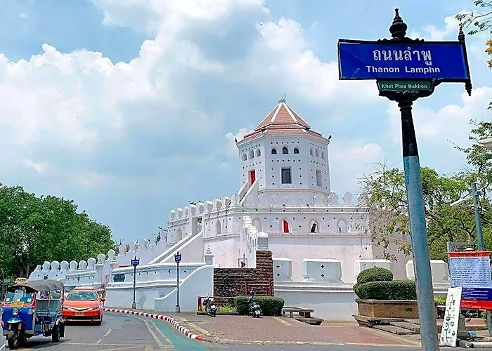 Mitr Inn Mrt Samyot Station - The Grand Palace