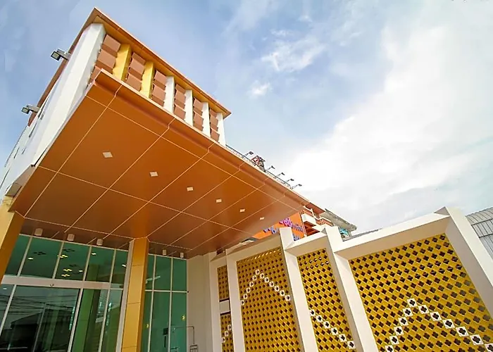 Convenient Grand Plus Hotel Suvarnabhumi