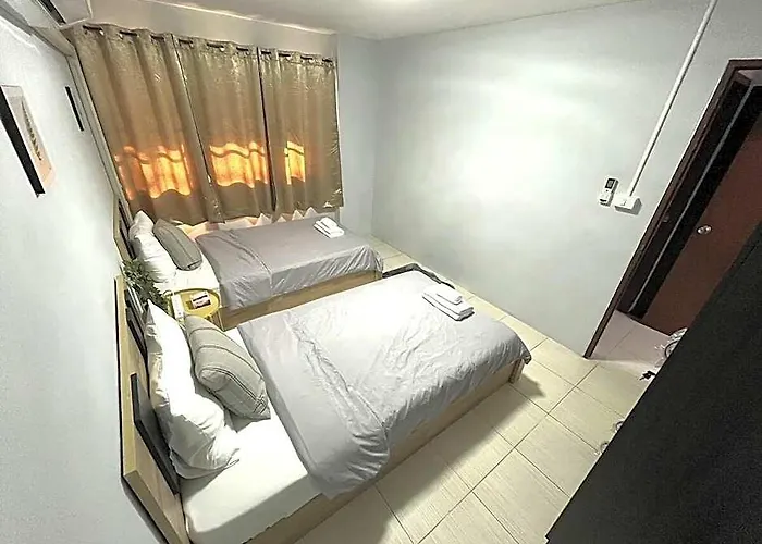 Sukhumvit Soi 12: 3 Bed / 2 Bath For 7 Ppl Group