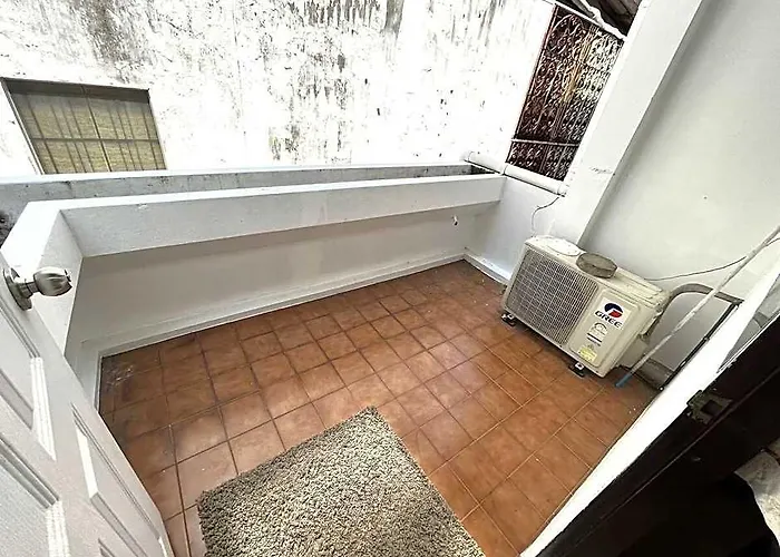 Sukhumvit Soi 12: 3 Bed / 1 Bath For 6 Ppl Group