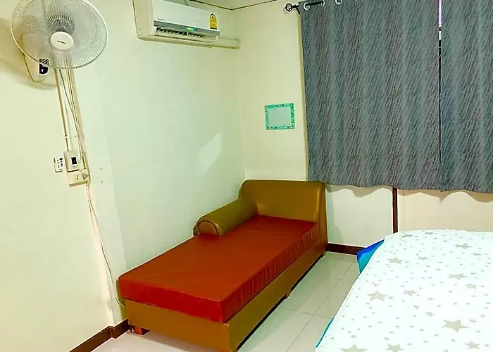 Pahonyothin 71 Guesthouse