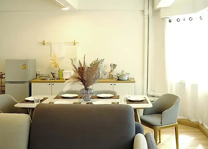 Rare To Find 3 Bedroom China Town, 2 Mins From Mrtrain