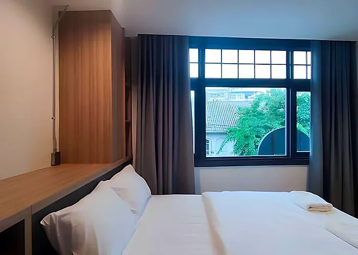 N5 Ratchawong Hostel