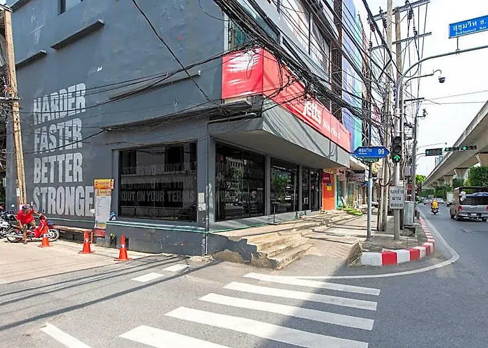 Piccolo Sukhumvit Hostel - Self Check-In After 6 Pm