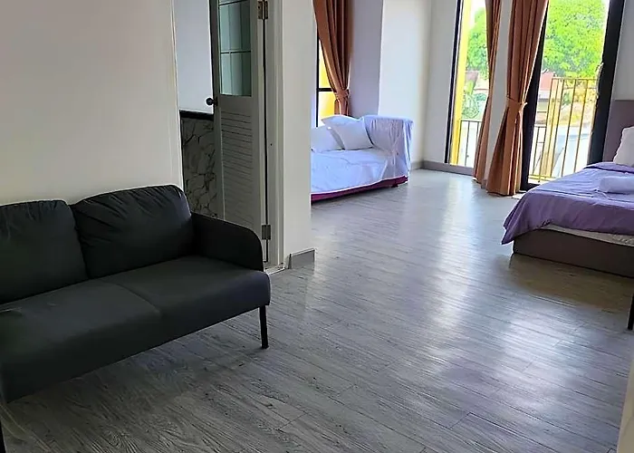 Breezewood Bangkok Hotel