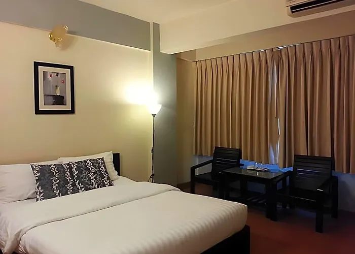 Crown Bts Nana Hotel