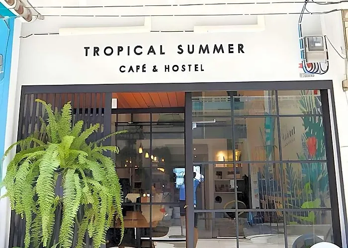 Tropical Summer Cafe & Hostel