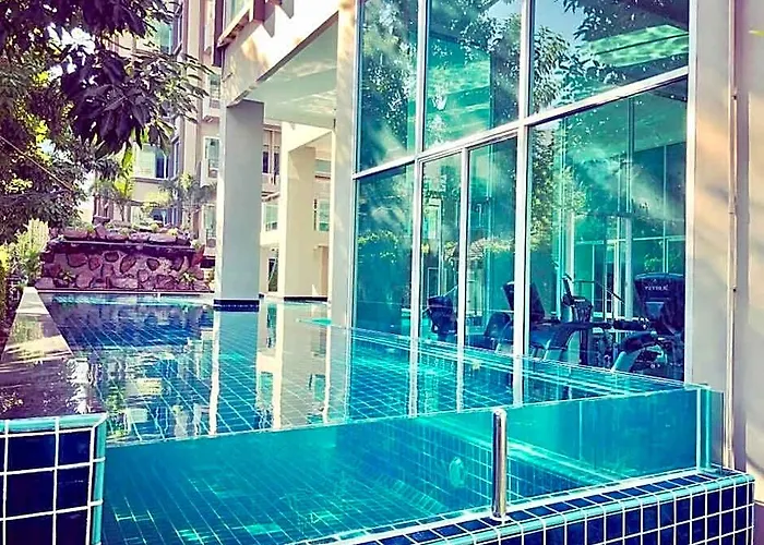 The Lux Ladprao 10