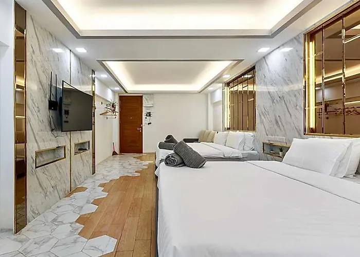 Family Hub @ Pratunam 7 - Group Stay + Free Pickup