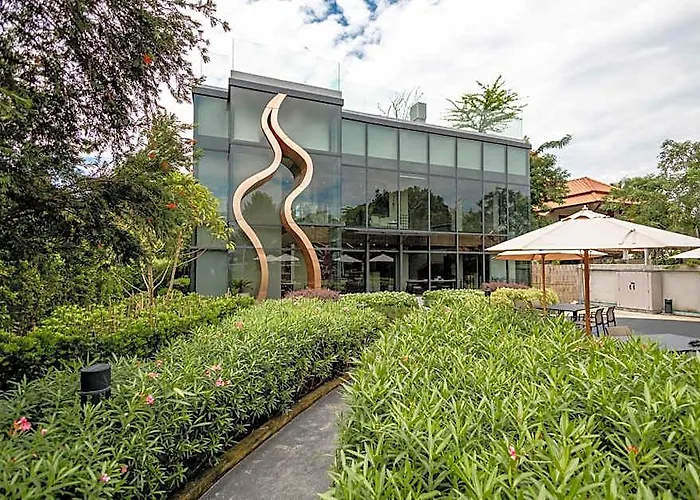We Hotel Riverfront