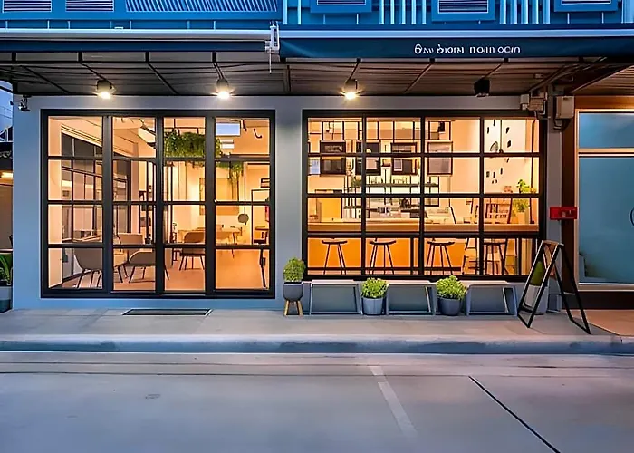 Siam Subway Hostel And Cafe