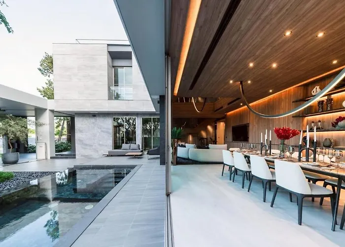 6 Bedroom Luxury Home - Perfect Getaway Villa