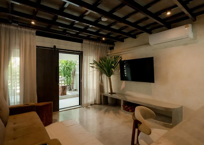 Cave 53 L Bangkok Urban Sanctuary With Courtyard