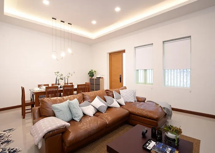 Spacious Heritage Family Home In Central Bangkok