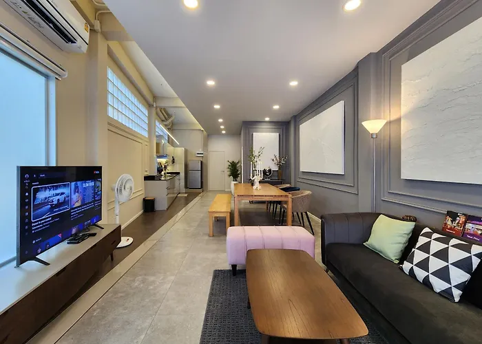 Nice 2-Storey Townhouse In Local Neighborhood Area