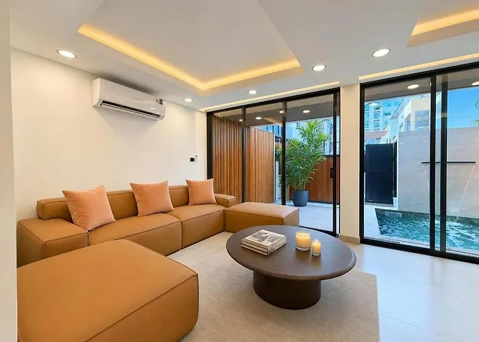 5 Bedroom Central Bangkok Pool Villa With Netflix