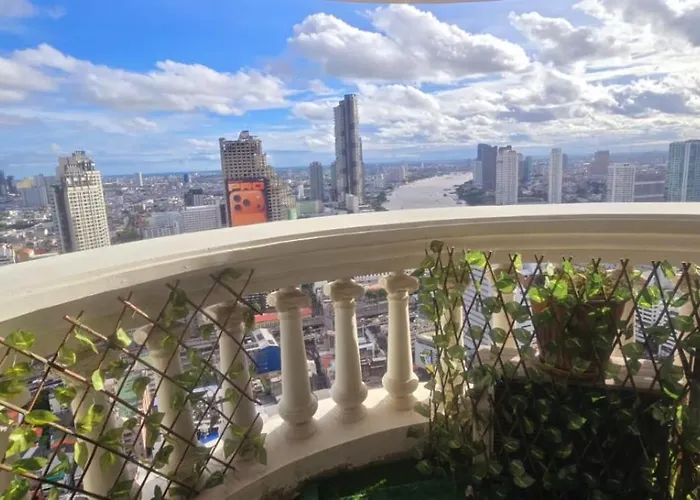 Beautiful Overlooking River View In The Heart Of Bangkok