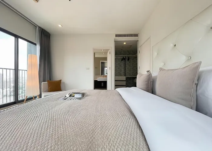 Bts Thong Lo L Large 65 Sqm L Pool And Gym L Sontana