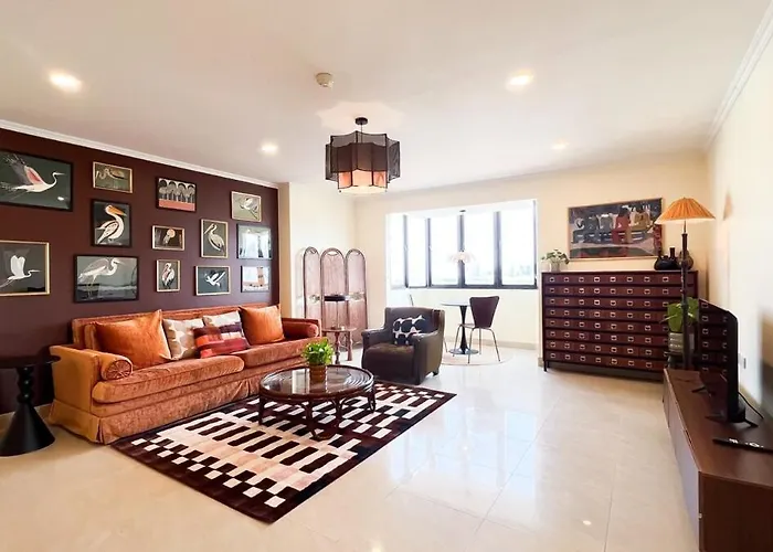 Elegant And Spacious 2 Bedroom Apt Walk To Bts Nana