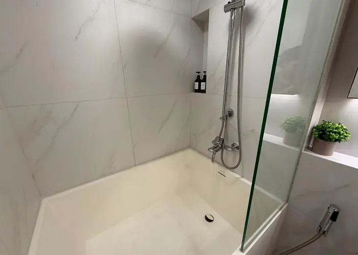 Stylish Modern Suit City View Asoke
