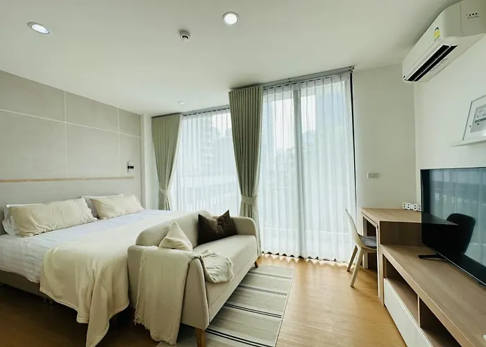 6Th Avenue Sukhumvit Bkk 408 Bts Asoke Nana Mrt Sukhumvit
