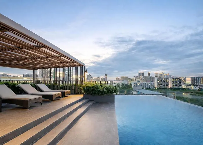 Bangkok Central Rooftop Pool Near Thonglor