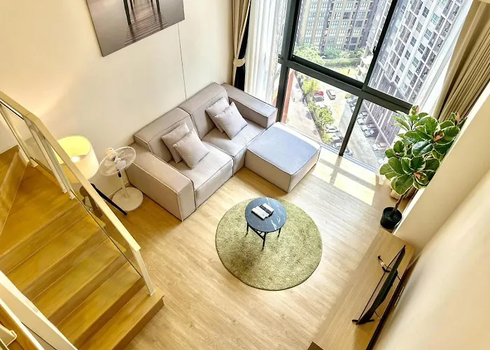 Cozy Urban Retreat Steps From Mrta Station