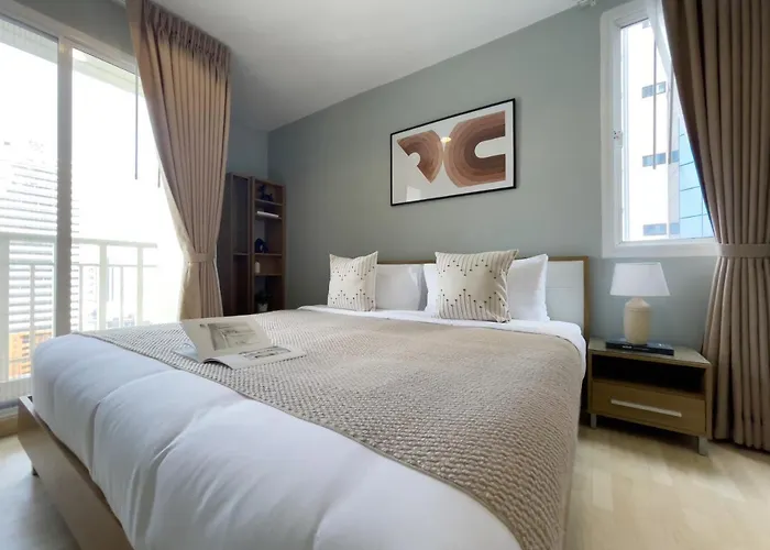 500M Bts L Large 84 Sqm L Pool And Gym L Sontana