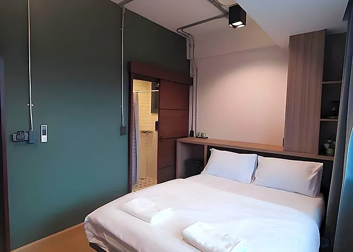 N5 Ratchawong Hostel