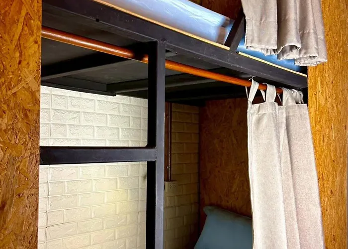Crew Bangkok Hostel - Room B Near Mrt