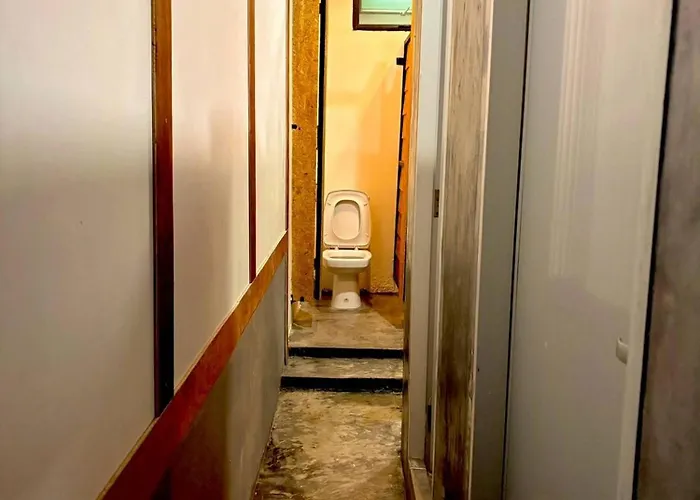 Crew Bangkok Hostel On 3Rd Floor Near Mrt