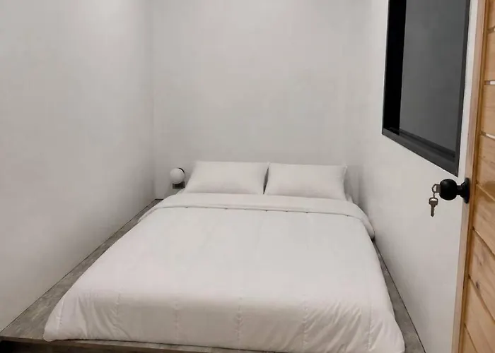 9 Mins To Bts Queen Bed Private Room - Share Bath