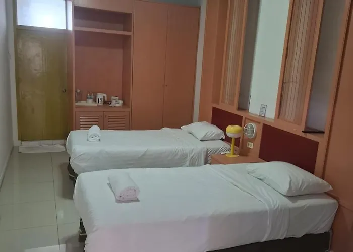 Happy 2 Pratunam Hotel