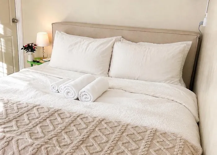 8 Bedroom Bangkok Family Home Sleeps 20 Near Safari World