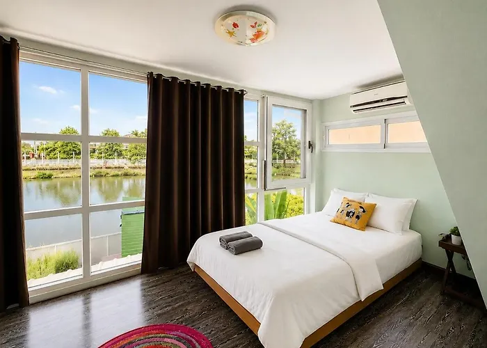 5Br Waterfront House With Hot Tub For 10 Guests