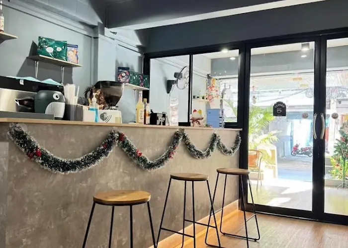 The Moment Hostel & Cafe