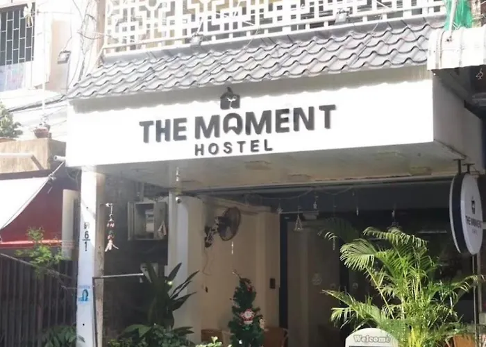 The Moment Hostel & Cafe