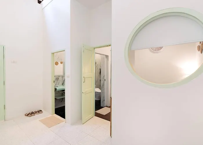 Spacious Heritage House Prime Location Family Stay