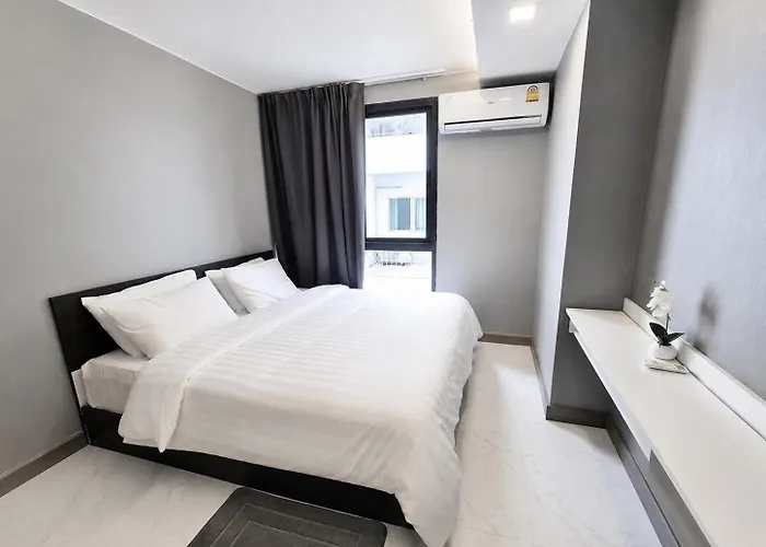 2 Bedroom With Rooftop Pool Sukhumvit Bts Nana
