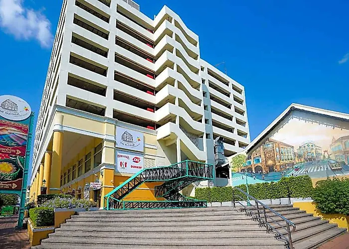 Siam Subway Hostel And Cafe