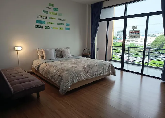 Homey-Sleepy Don Mueang Airport Hostel