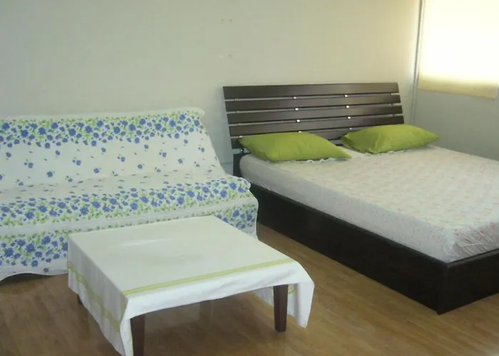 Chan Kim Don Mueang Guest House