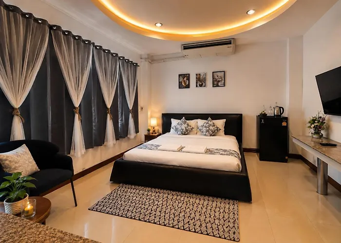 Ree- Riverside Hotel