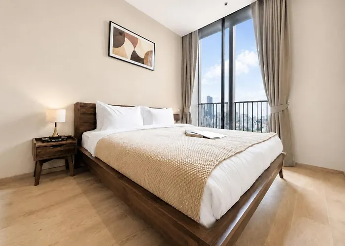 Near Bts L Large 50 Sqm L Luxury Facilities L Rooftop Pool