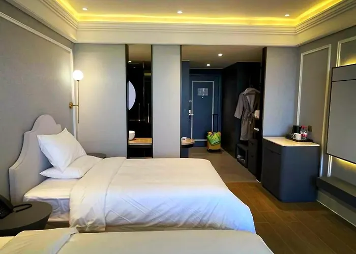 945 Samsen Rd, Wachira Phayaban, Dusit District, Bangkok 10300, Thailand