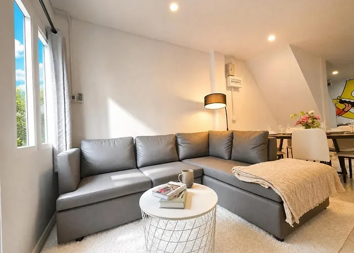 Cozy & Bright 4 Bedroom House Near Khao San Road