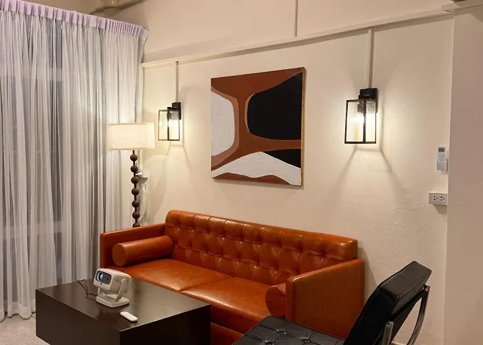 Jatujak Lounge