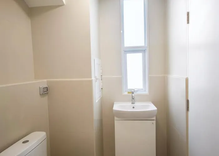 Lovely Home 4 Bedrooms And 5 Bathrooms