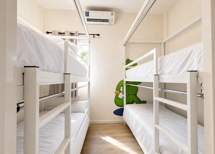 Cozy & Bright 4 Bedroom House Near Khao San Road