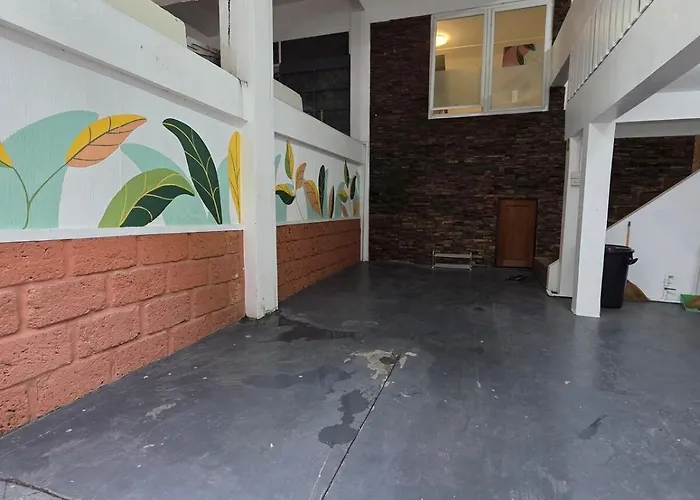 Cozy Living Sukhumvit 38 With Pool Table Near Bts Thonglor